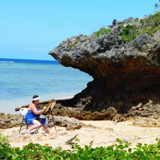 Painting on the beach Fiji art course