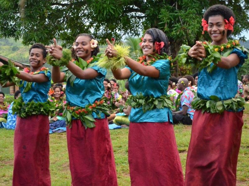 Daku Resort singing