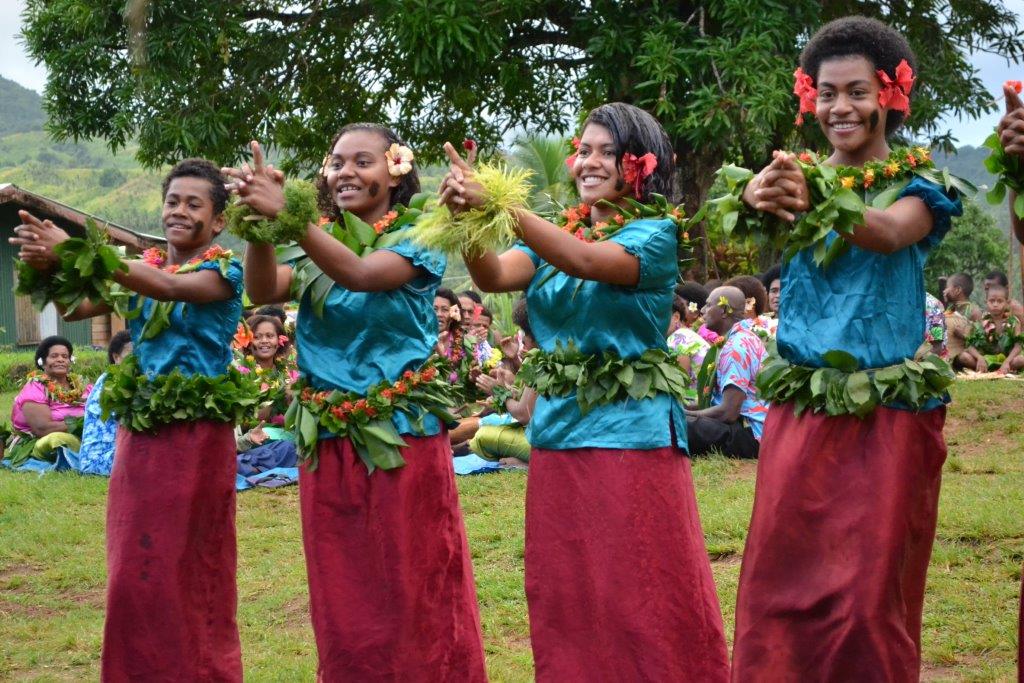 Daku Resort singing